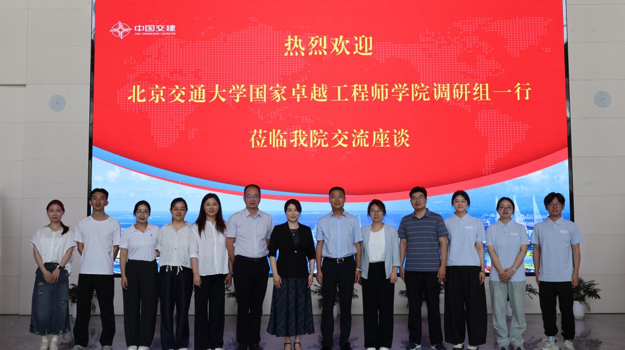 3Y7A3907